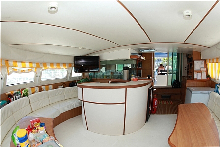 catamaran-salon