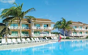 colony-hotel-swimming-pool